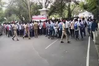 puducherry students protest for 10 percent medical reservation