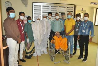 105-Year Old Grandmother In Pune Successfully Fights And Overcomes Coronavirus