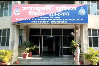 Dwarka district cyber cell found 12 stolen mobiles in delhi