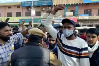 protest outside sikar collectorate, prisoner died in Sikar jail, sikar latest hindi news