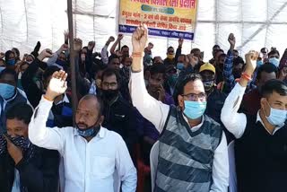 village-panchayat-secretaries-protest-against-government-in-korba