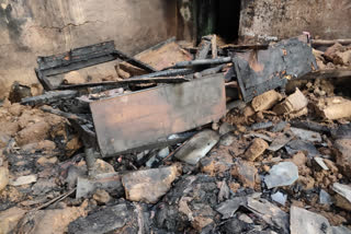 Three-room house burnt in Bhoranj