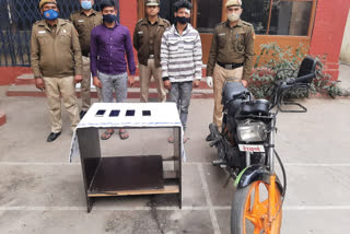 Okhla Police caught three in a snatch include one minor in delhi