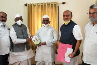 bjp leader meeting Social activist Anna Hazare