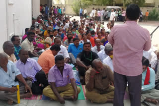 vck protest in front of collector office in karur