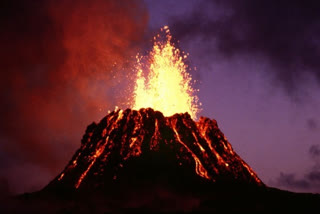 Volcano erupts on Hawaii's Big Island, draws crowds to park