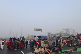 Farmers shut down NH-9 from Delhi to Ghaziabad