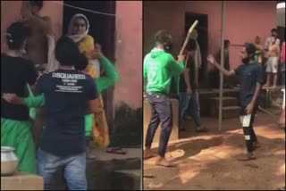 case against Muslim league workers  Muslim league workers attack in kasarkod  ലീഗ് പ്രവർത്തകർ വീട് കയറി ആക്രമിച്ച സംഭവം  ലീഗ് പ്രവര്‍ത്തകര്‍ക്കെതിരെ പൊലീസ് കേസെടുത്തു