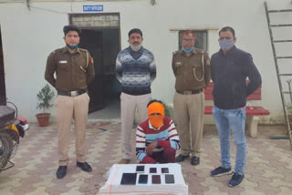 Maidan Garhi police team arrested two accused in snatching case
