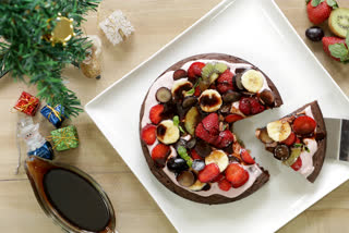 Fruits-Berry Brownie Pizza