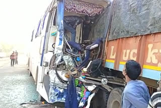 three people died in a road accident in sagar
