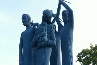 Ammummakkorumma  Concrete sculpture in backel  sculpture by MV Chithraraj and Friends  അമ്മൂമ്മക്കൊരുമ്മ  മനോഹര ശില്പം തീർത്ത് എം വി ചിത്രരാജ്