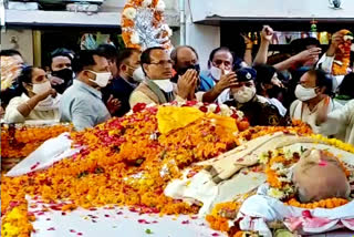 CM Shivraj Singh Chauhan pays tribute to Moti Lal Vora