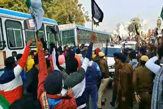 Protesting farmers in Haryana greet CM Khattar with black flags