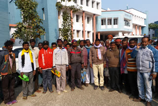 Villagers reached DC office with complaint of pds shopkeeper in dumka