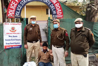 delhi police arrest 20 thousand rewarded criminal from lahori gate