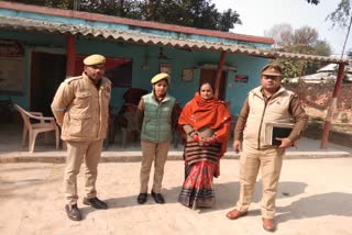 पुलिस की गिरफ्त में फर्जी शिक्षिका.