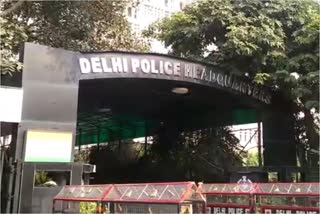 police cut challan for violation of corona rules in delhi