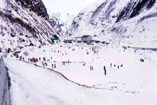 first time tourist celebrated christmas in Sissu of Lahaul-Spiti