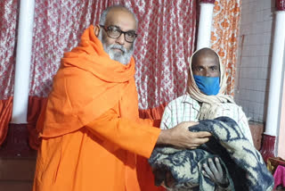 Woolen bhandara at Delhi's Rajmata Jhandewala Temple