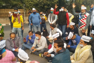 AAP protest at Ramesh Bidhuri residence