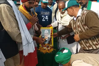 Bku celebrated Chaudhary Charan Singh birthday at chilla border in noida