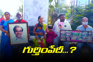 Activist madhu protest in hanamkonda with his family