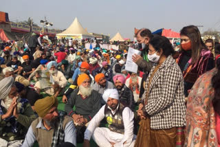 Mamata Banerjee speaks to farmers protesting at Singhu border, assures them of her support