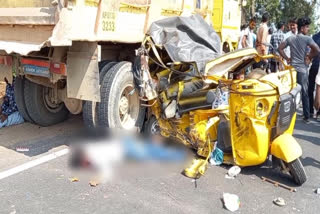 a lori hit auto at katigalapalem in Guntur district