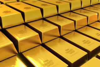 Gold declines Rs 252; silver tumbles Rs 933