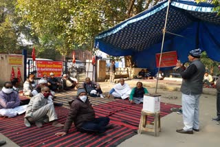 all-india-kisan-sabha-demonstrated-outside-secretariat-in-yamunanagar