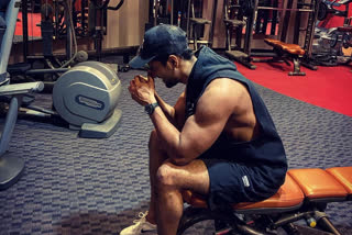 Vicky Kaushal shows off his biceps in new pics