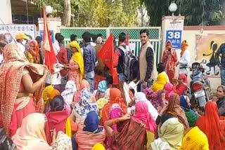 People surrounded bungalow of Pradyuman Singh