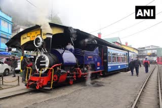 Darjeeling  Darjeeling toy train  Darjeeling Joyride from Christmas  ഡിർജലിങ്ങ് ജോയ്‌റൈഡ്  ഡാർജലിങ്ങ് ടോയി ട്രെയിൻ ക്രസ്‌മസിന്