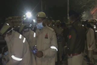 noida police commissioner distribute blankets to needy