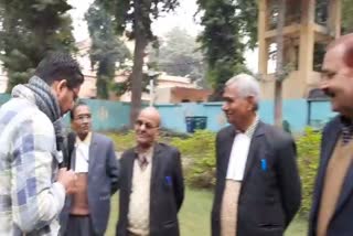 talks with senior lawyers in view of hardoi bar association election