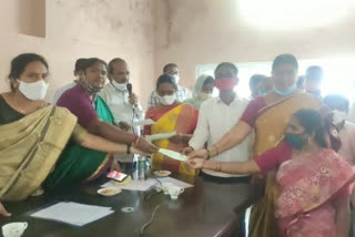 Kalyana Lakshmi cheques distributed by mulugu MLA Seetakka