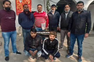 Special staff of delhi police arrested two accused with eight mobiles