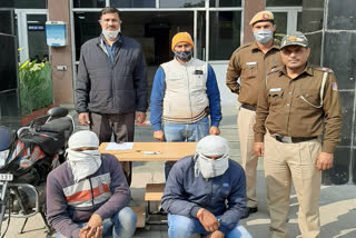 dwarka sector 23 police arrested 2 crooks