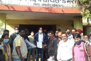 Panchayat Secretary Sangh Dabhra submitted memorandum