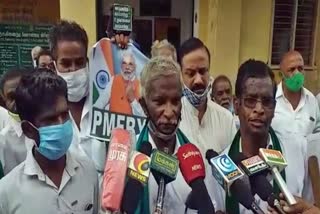 Farmers protest against non-provision of crop insurance in Thanjavur