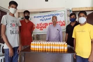 Distribution of fruit juices to covid patients