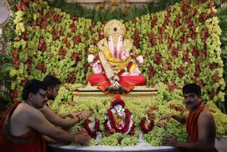 MH : Video : Dagdusheth Ganpati Temple decorated with 2 thousand kg grapes in Pune