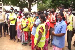 sanitary workers demand wage in vellore