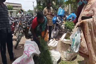 Flowers sales increased in karur for Ganesh chaturthi