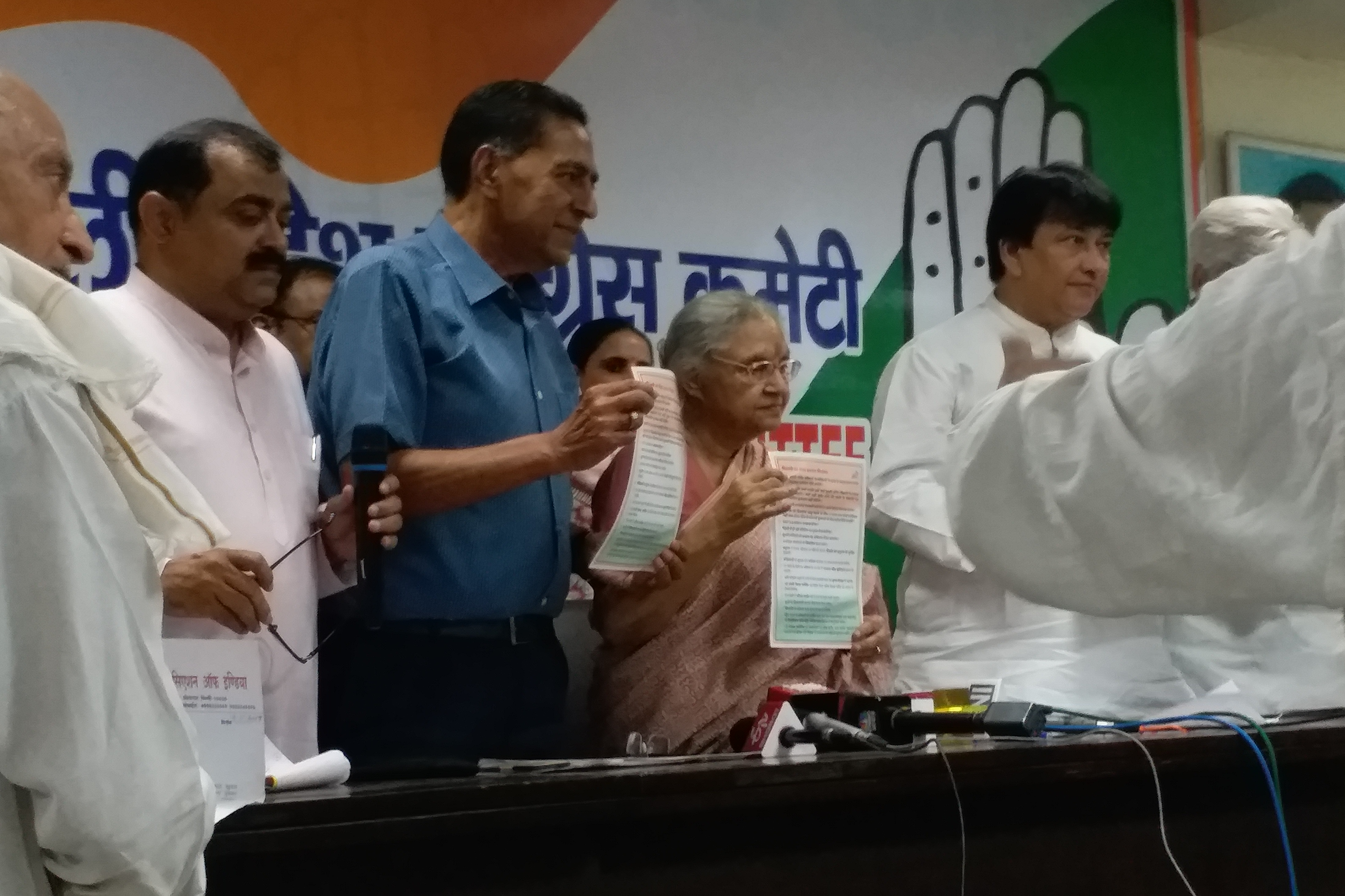 Congress releases AAP 4 year report card in delhi