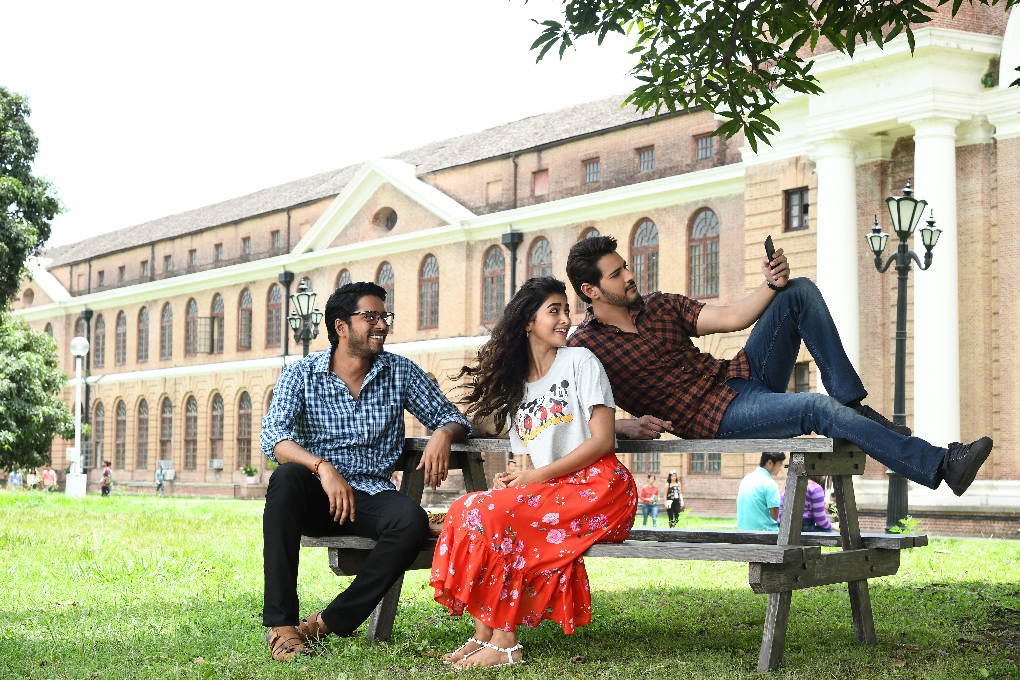 maharshi movie quick review