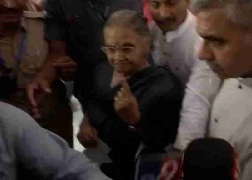 Sheila Dixit casts her vote