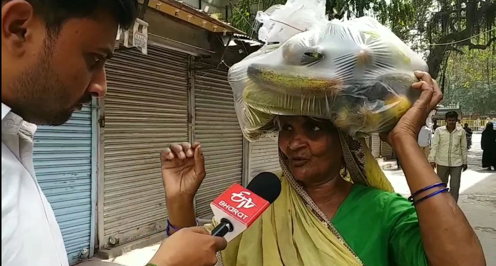 60 Years Women cast her vote in chandni chowk