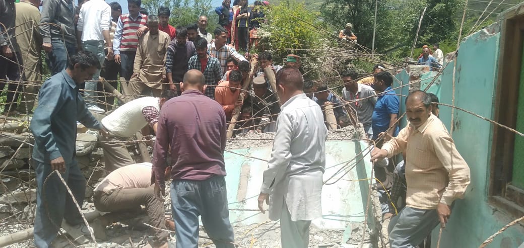 3 labourers buried under debris of house